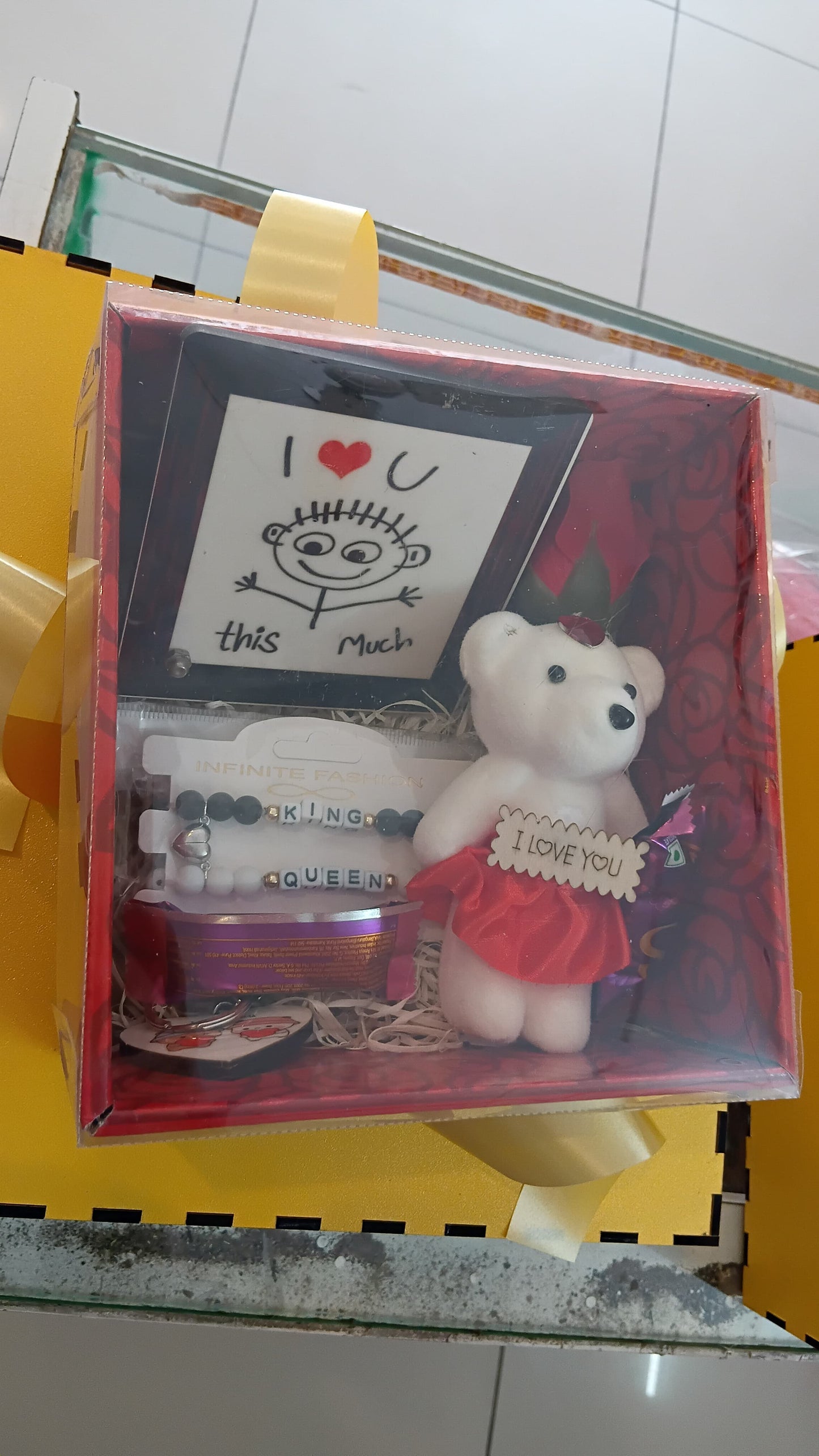 लव इन ए बॉक्स: रोमांटिक गिफ्ट हैम्पर